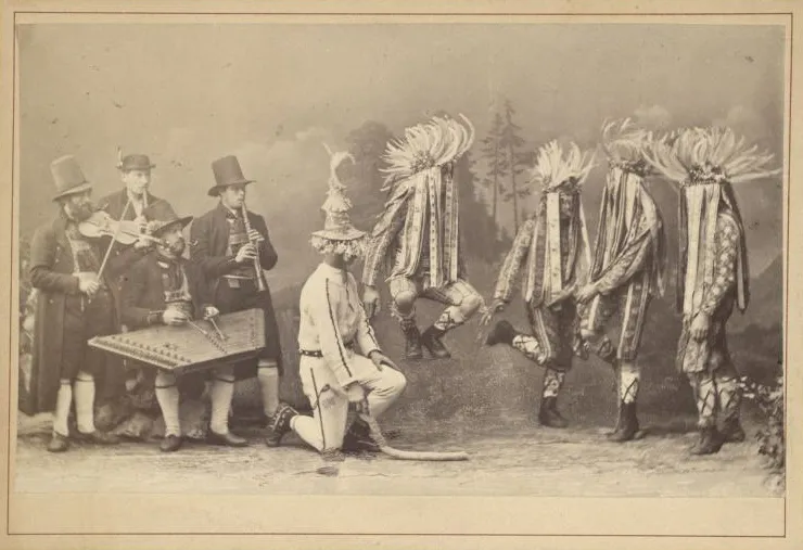 Les Tresterer du Pinzgau, danseurs de Perchten, photographie de l'atelier Würthle et Spinnhirn, avant 1889.